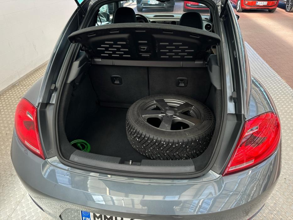 VOLKSWAGEN Beetle 2016