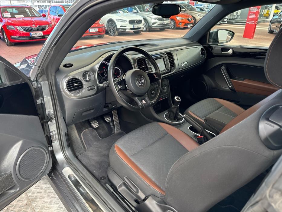 VOLKSWAGEN Beetle 2016