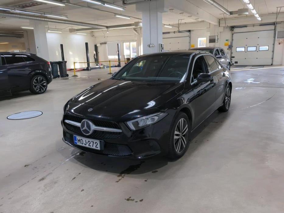 MERCEDES-BENZ A 2022
