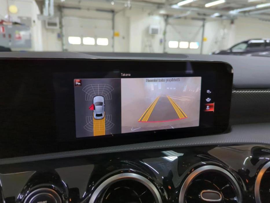 MERCEDES-BENZ A 2022