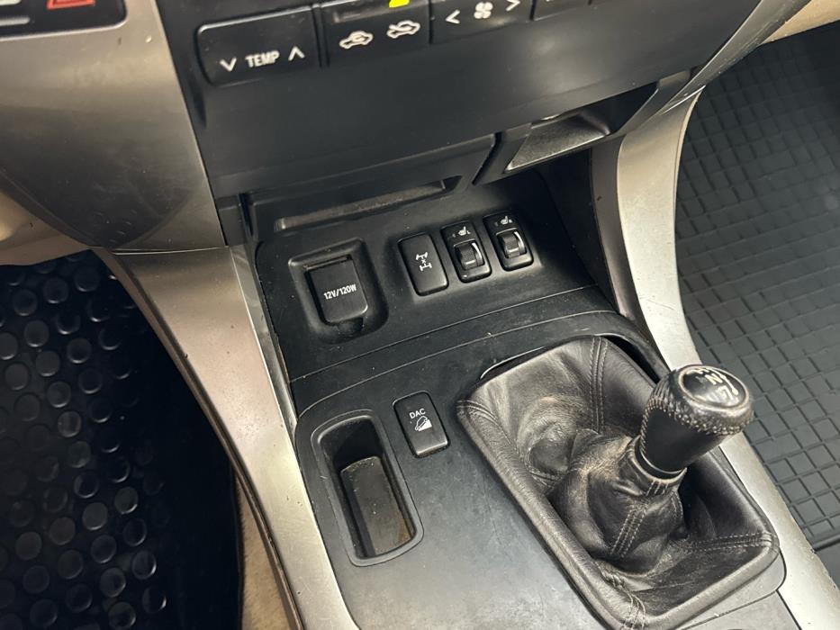 TOYOTA Land Cruiser 2004