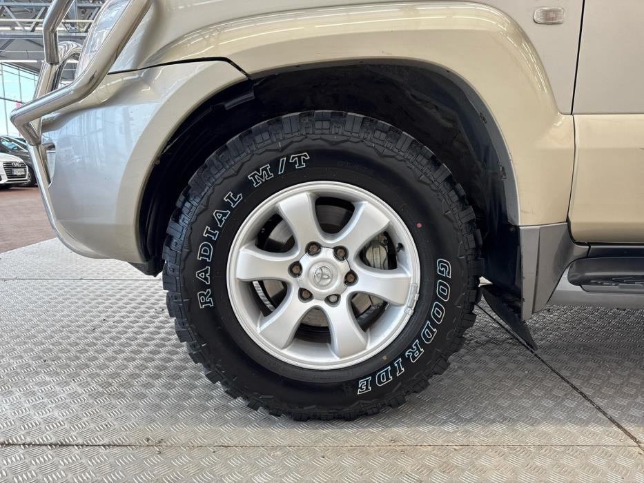TOYOTA Land Cruiser 2004