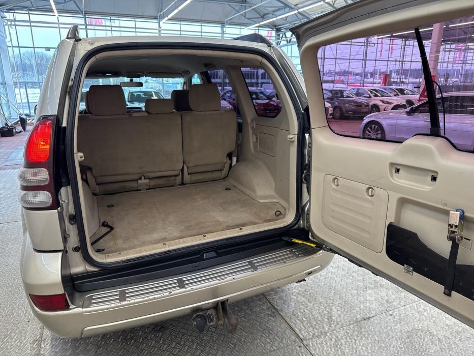 TOYOTA Land Cruiser 2004