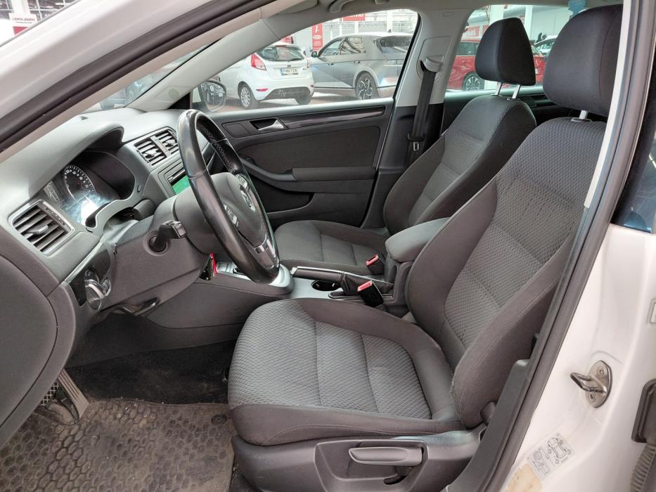 VOLKSWAGEN Jetta 2012