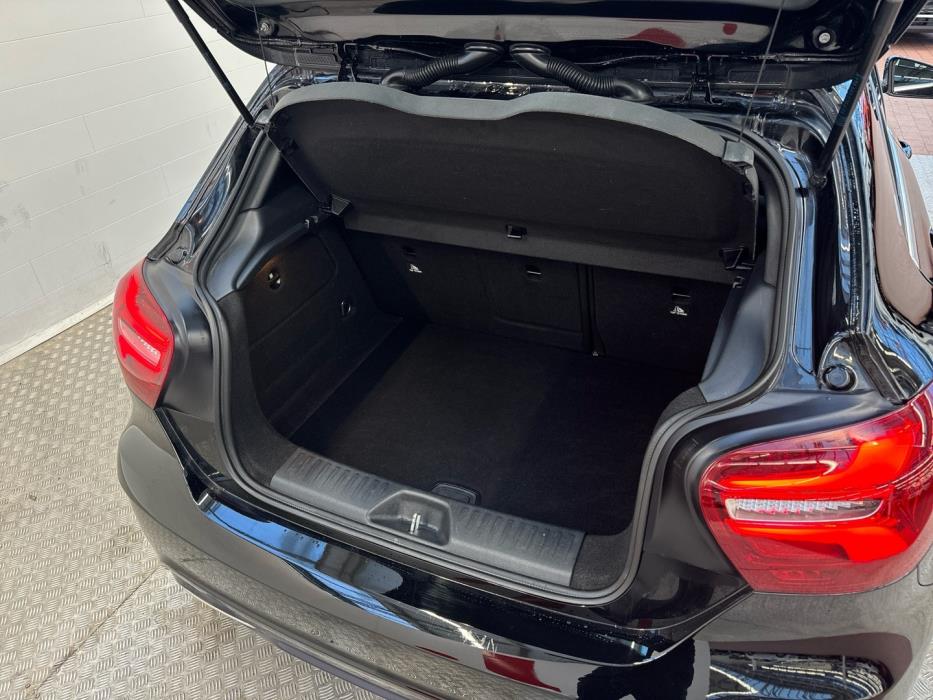 MERCEDES-BENZ A 2016