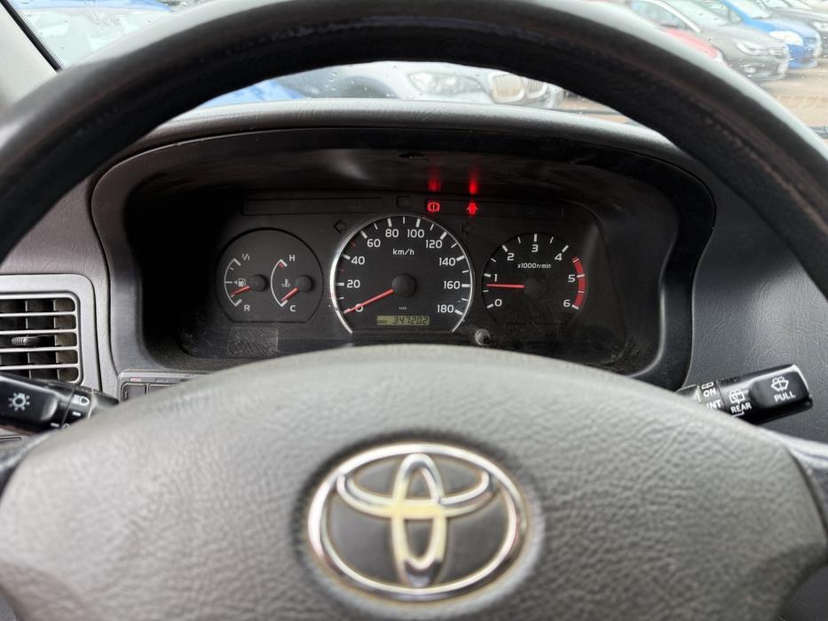 TOYOTA Hiace 2010