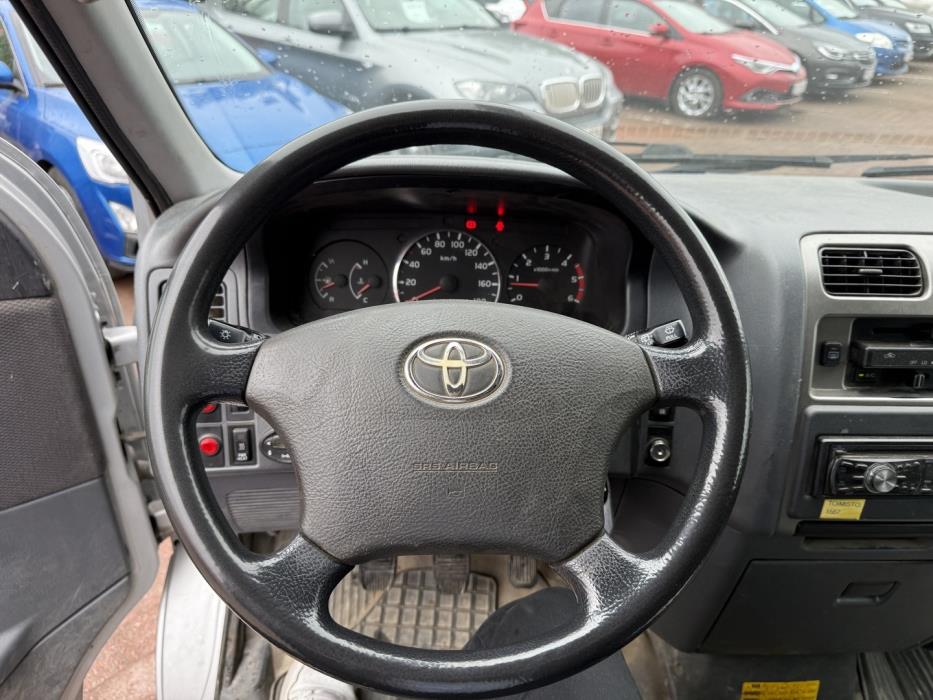 TOYOTA Hiace 2010