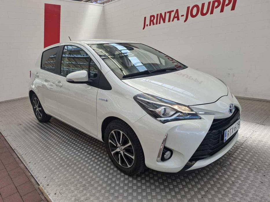 TOYOTA Yaris 2019