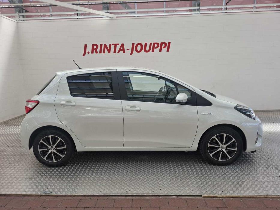 TOYOTA Yaris 2019