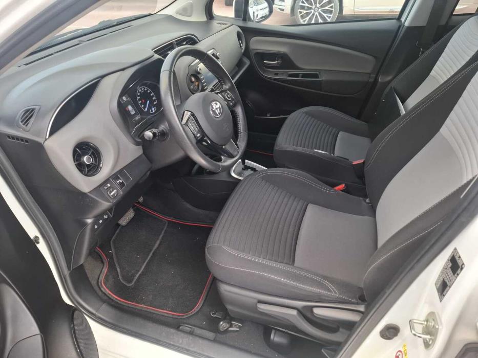 TOYOTA Yaris 2019
