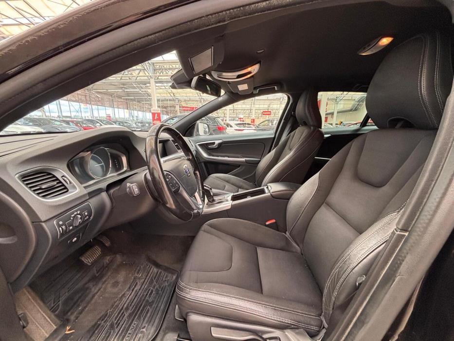 VOLVO V60 2016