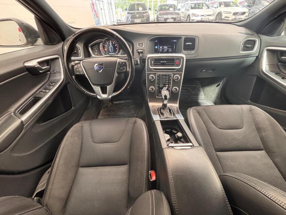 VOLVO V60 2016
