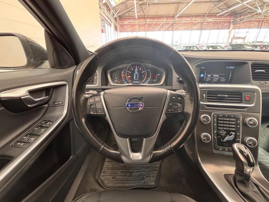 VOLVO V60 2016