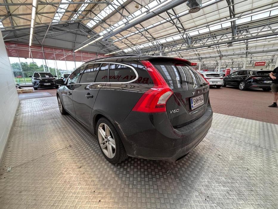 VOLVO V60 2016