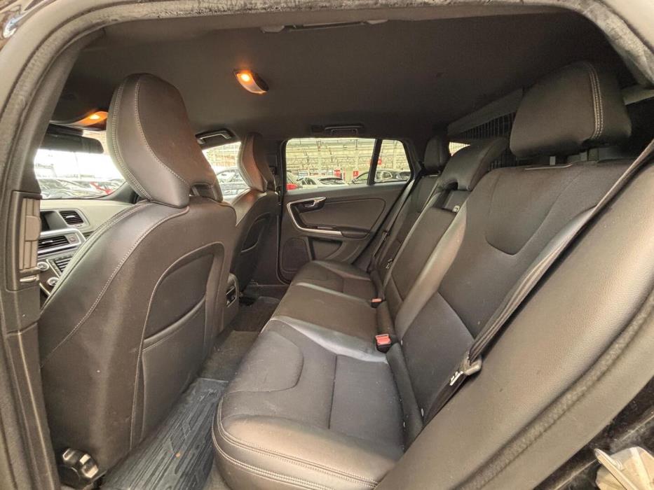 VOLVO V60 2016