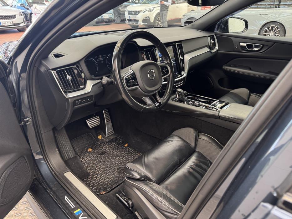 VOLVO V60 2020