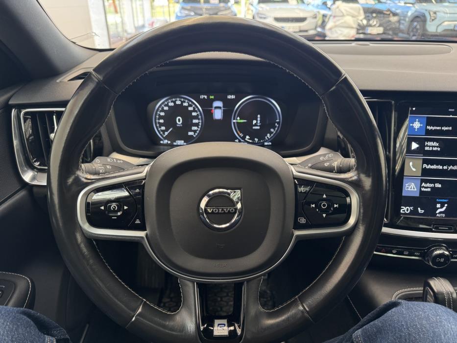 VOLVO V60 2020