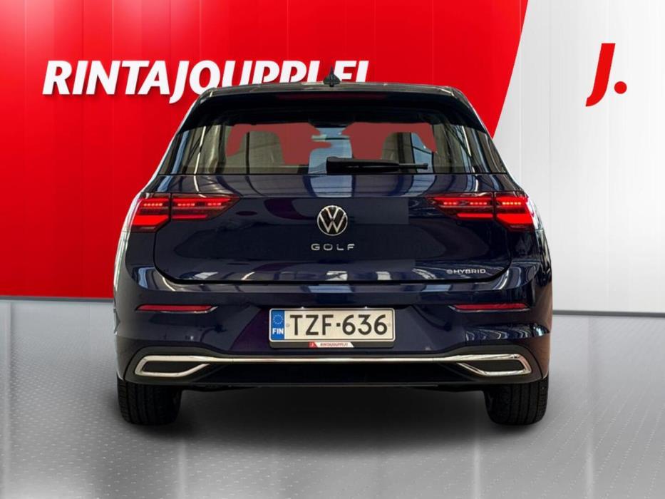 VOLKSWAGEN Golf 2023
