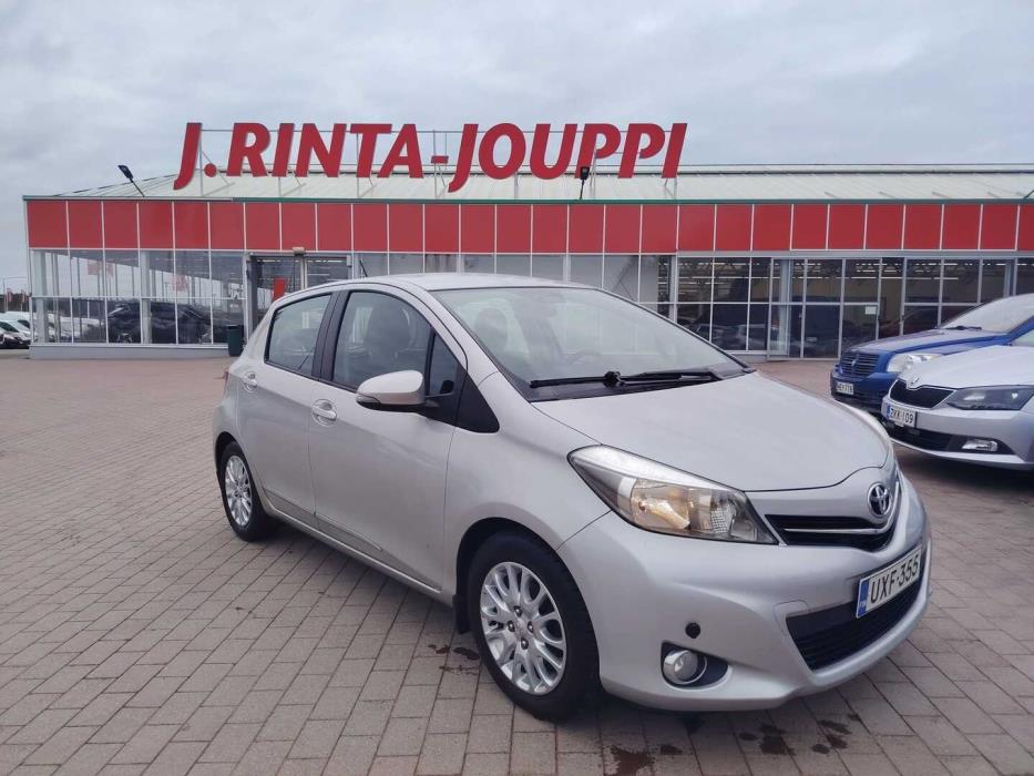 TOYOTA Yaris 2013