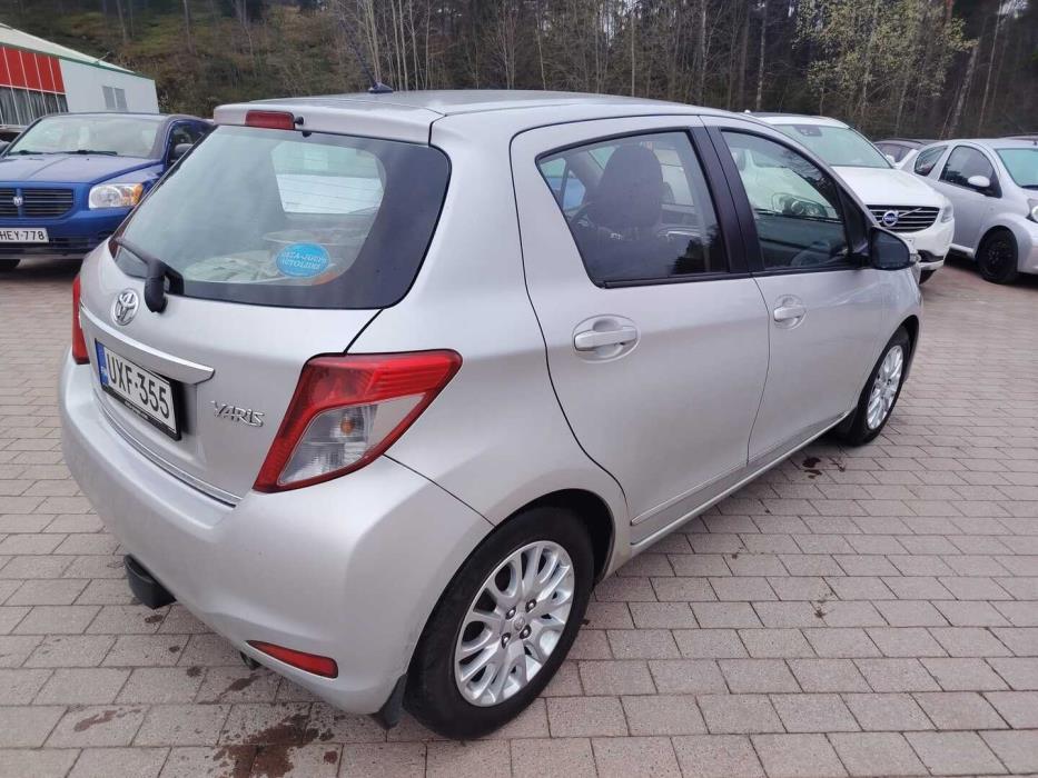 TOYOTA Yaris 2013