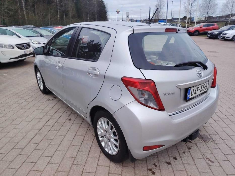TOYOTA Yaris 2013