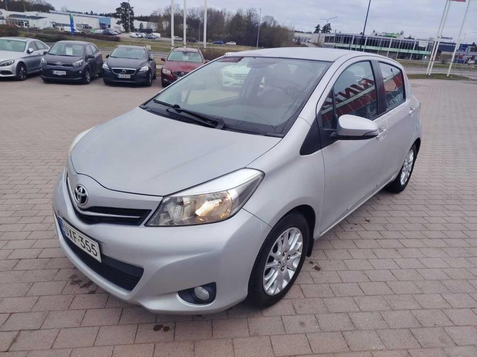 TOYOTA Yaris 2013