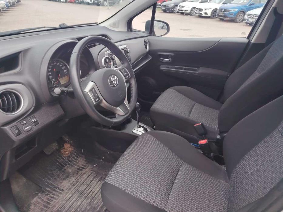 TOYOTA Yaris 2013