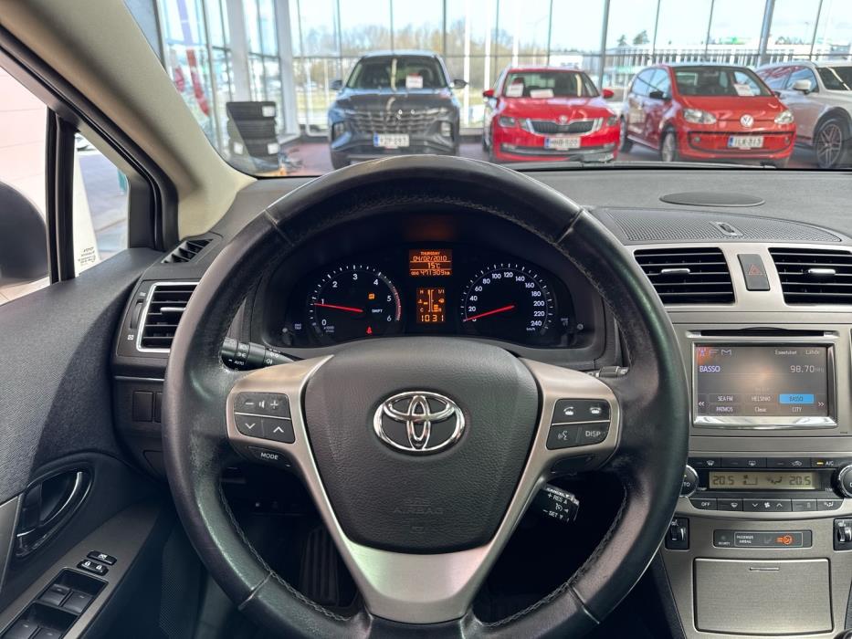 TOYOTA Avensis 2012
