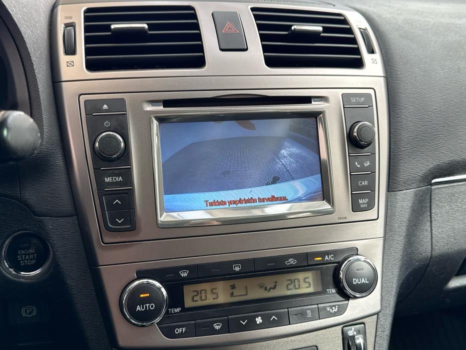 TOYOTA Avensis 2012