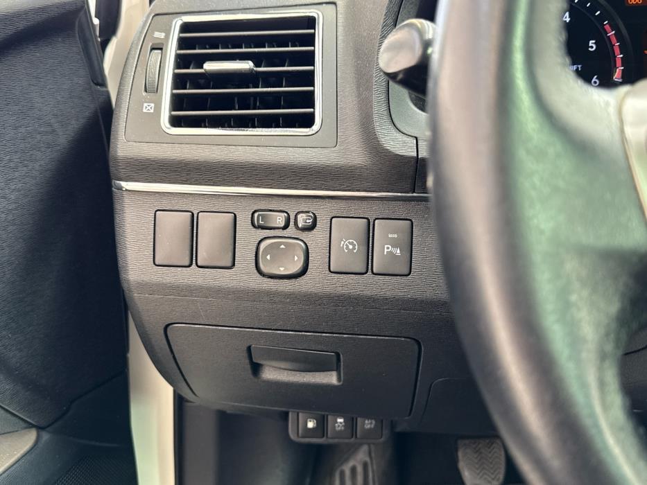 TOYOTA Avensis 2012