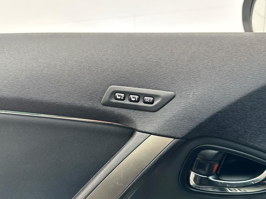 TOYOTA Avensis 2012