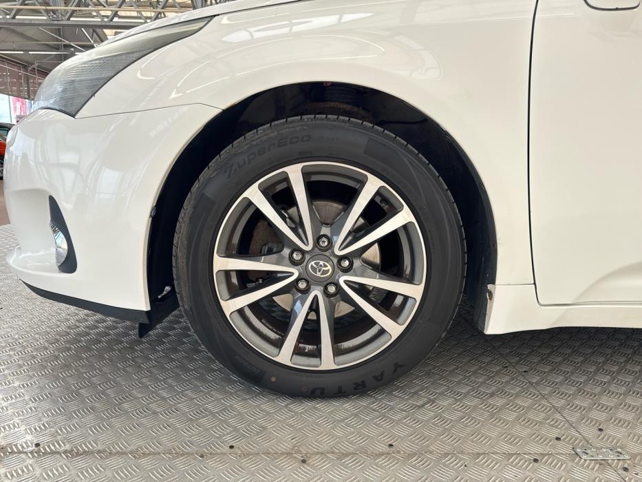 TOYOTA Avensis 2012