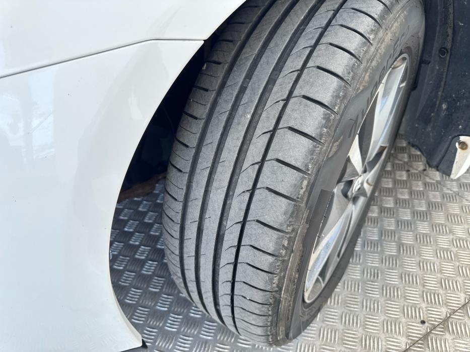 TOYOTA Avensis 2012