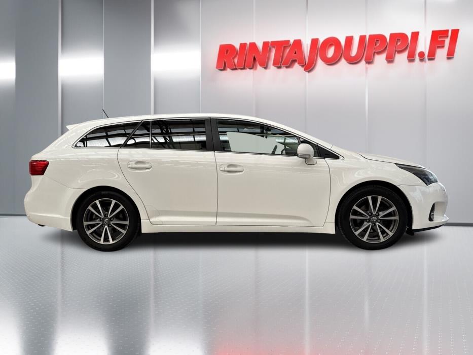 TOYOTA Avensis 2012