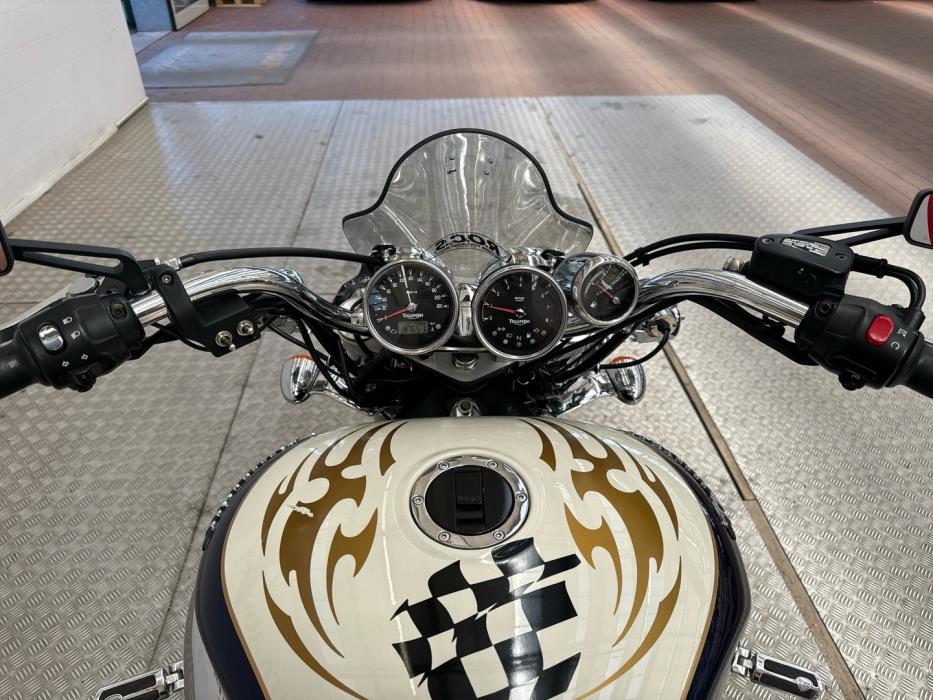 TRIUMPH ROCKET III 2007