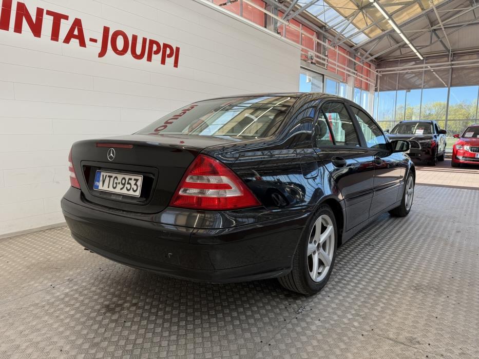 MERCEDES-BENZ C 2004
