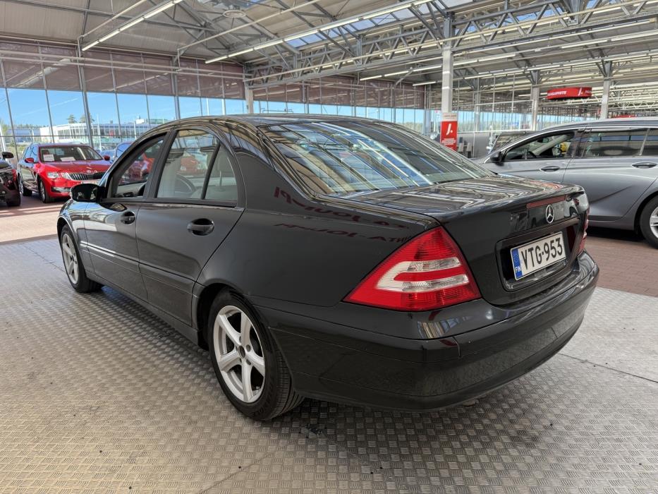 MERCEDES-BENZ C 2004