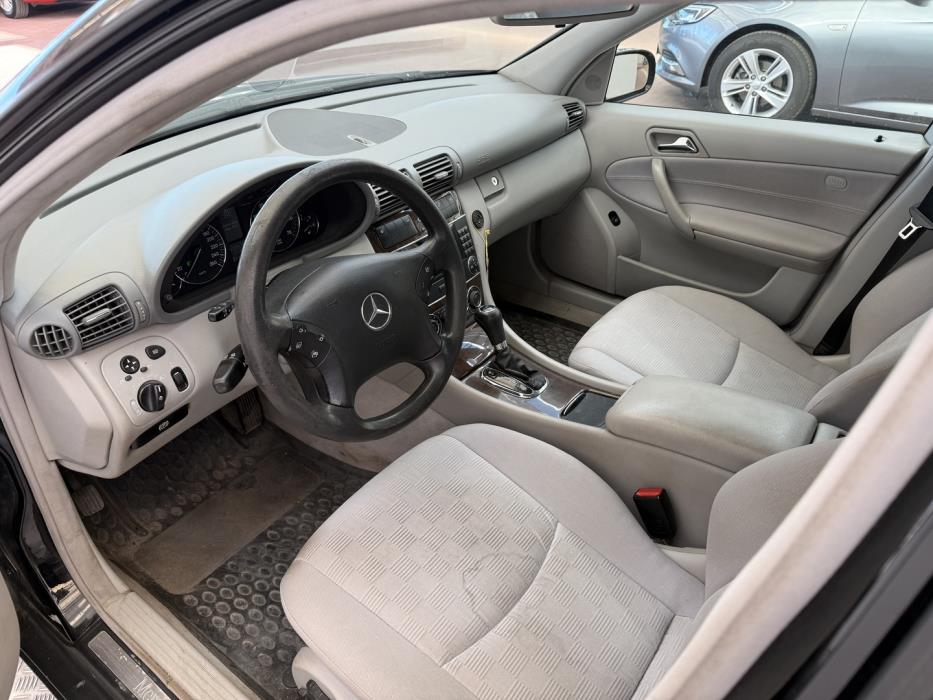 MERCEDES-BENZ C 2004