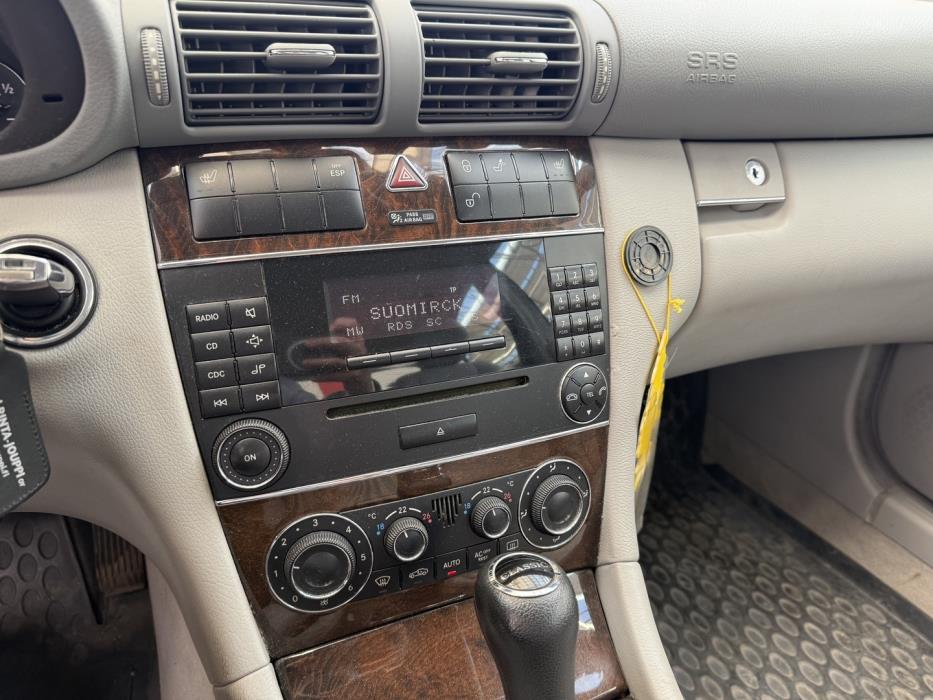 MERCEDES-BENZ C 2004