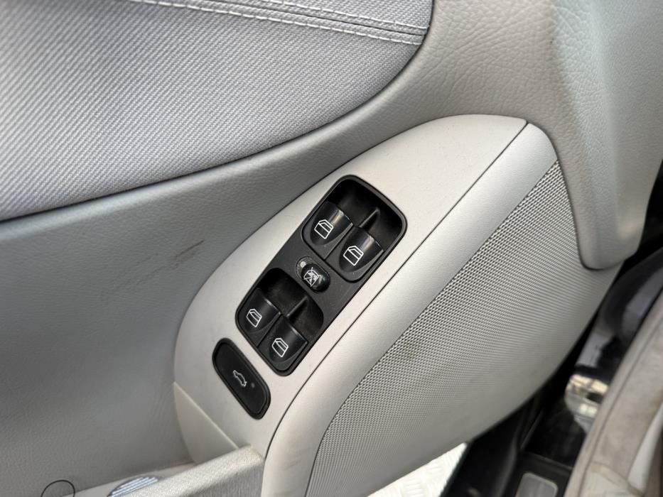 MERCEDES-BENZ C 2004