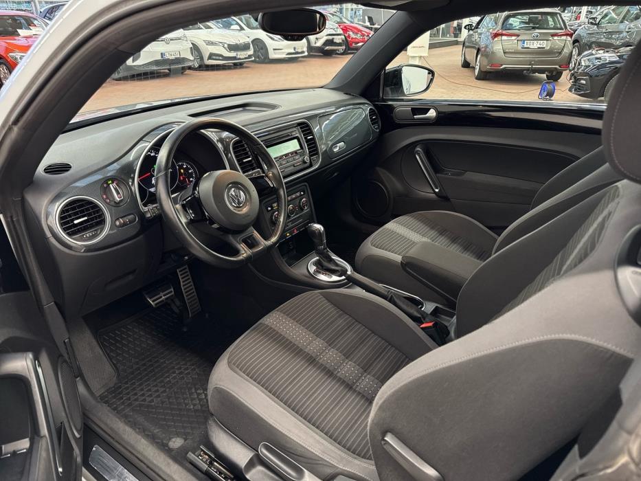 VOLKSWAGEN Beetle 2013