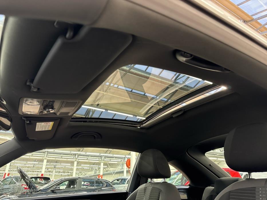 VOLKSWAGEN Beetle 2013