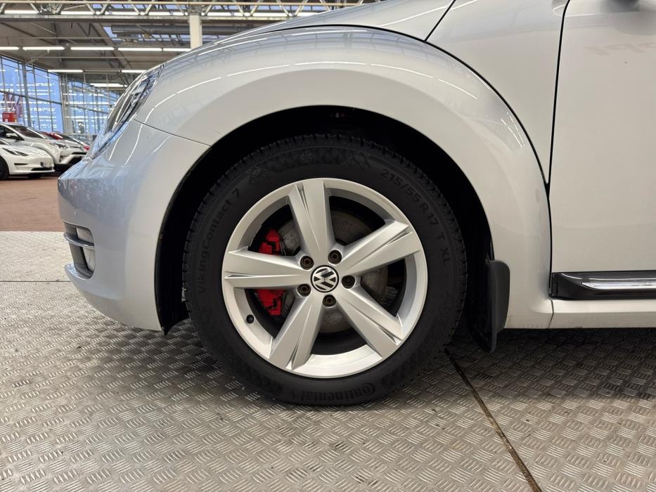 VOLKSWAGEN Beetle 2013