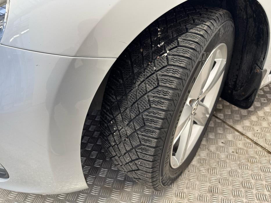 VOLKSWAGEN Beetle 2013