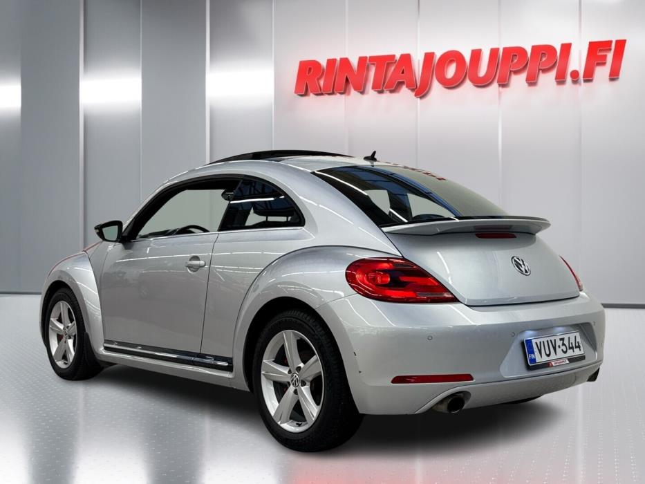 VOLKSWAGEN Beetle 2013