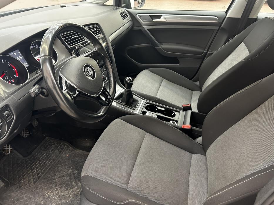 VOLKSWAGEN Golf 2016