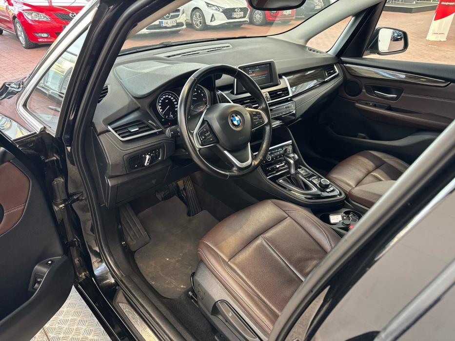 BMW 225 2021