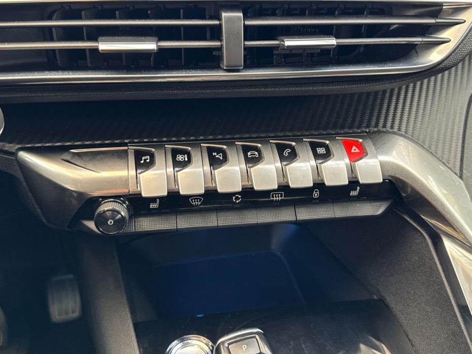 PEUGEOT 5008 2020