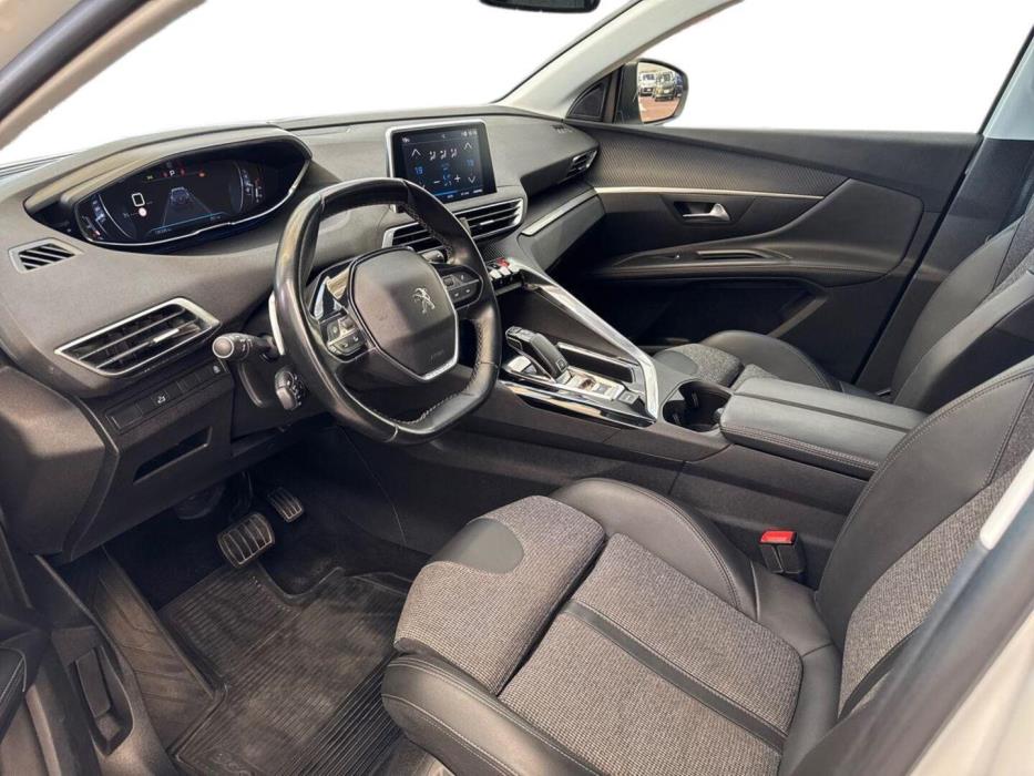 PEUGEOT 5008 2020