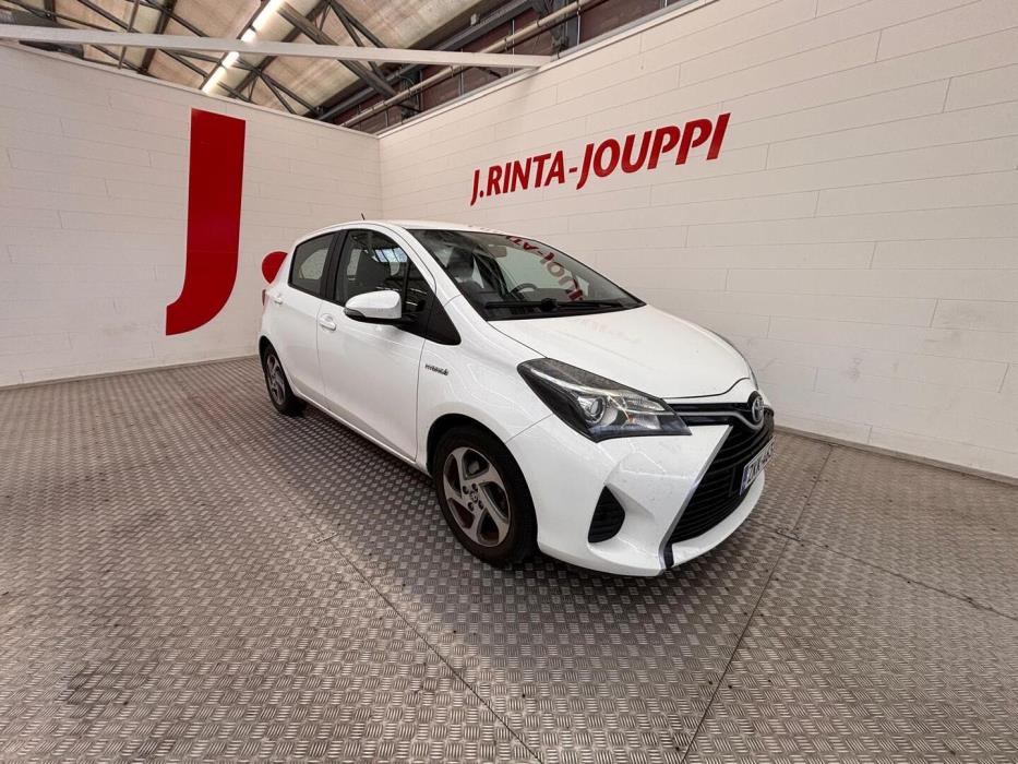 TOYOTA Yaris 2015